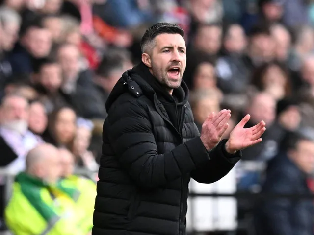 2025 年 2 月 22 日，斯旺西临时主帅艾伦・希恩在对阵布莱克本的比赛中