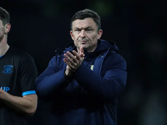 2025年1月1日，普雷斯顿主帅保罗・赫金巴顿在对阵西布朗后向球迷致意