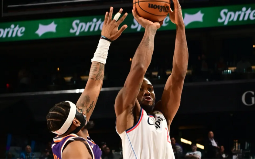 伦纳德此役砍下25分5篮板8助攻